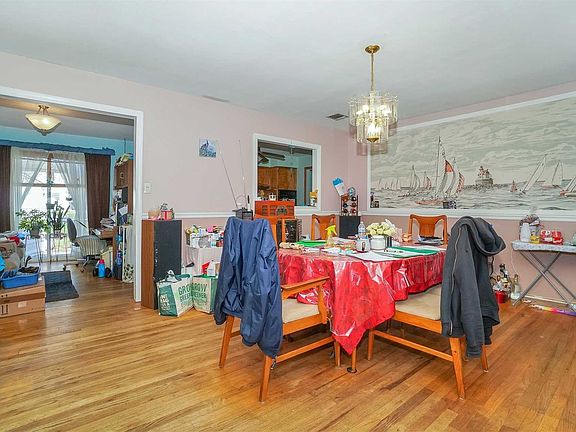 4th image of 75 Oaklawn Ave