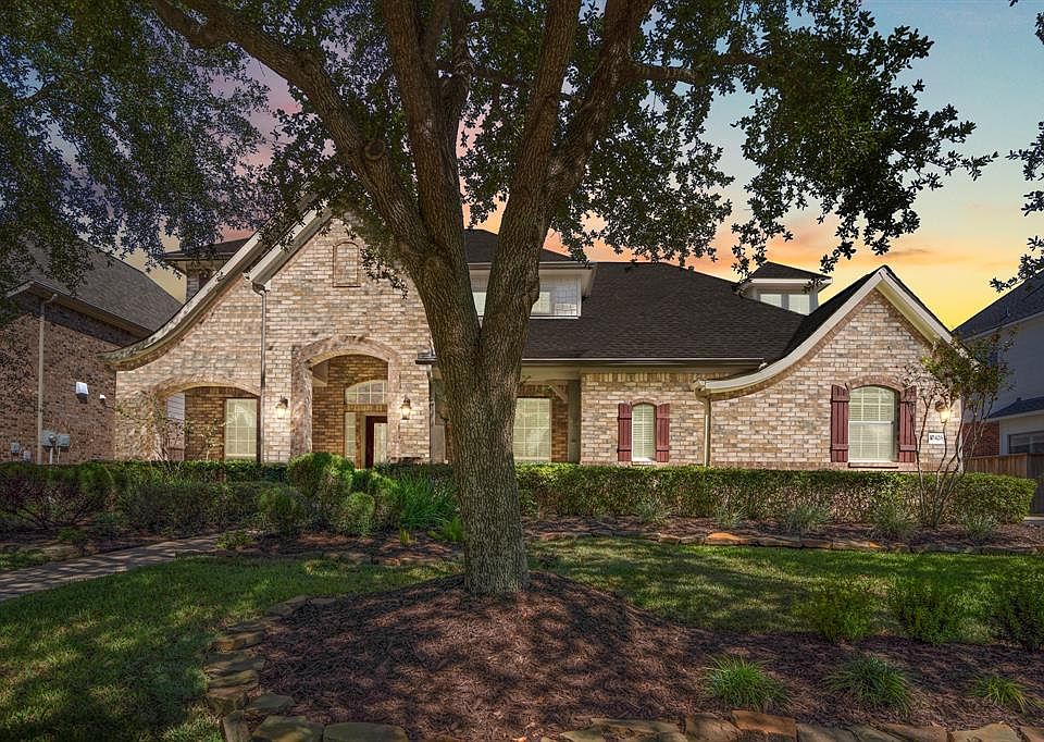 Welcome to 10426 Kilbride Way Court a beautiful 2 story home with gorgeous curb appeal.