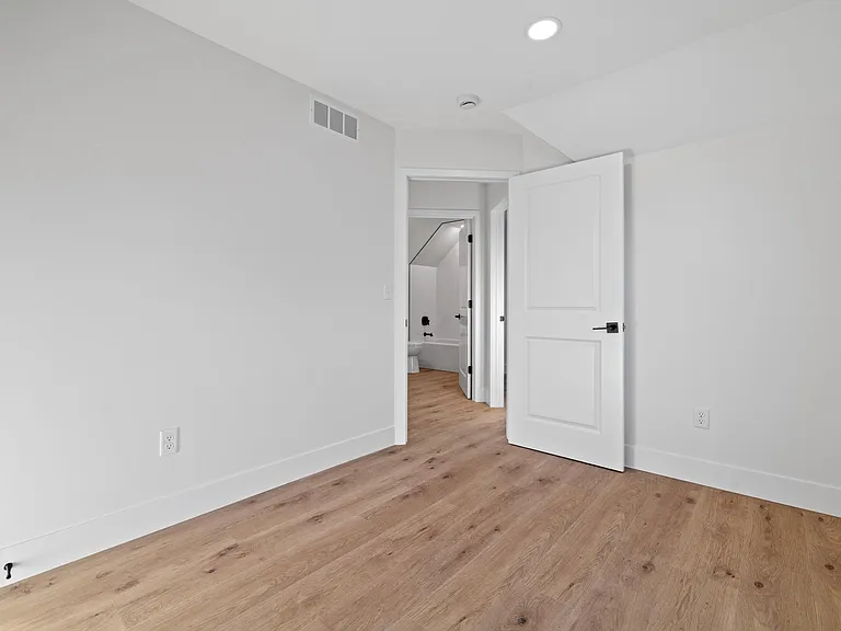 4401 8th Ave — Photo 21