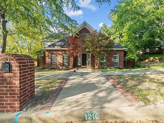 2nd image of 1216 Ashwood Dr