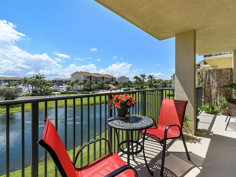 601 Seafarer Cir #304 — Photo 36