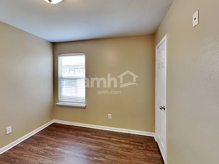 3926 Cloudbluff Ln — Photo 11