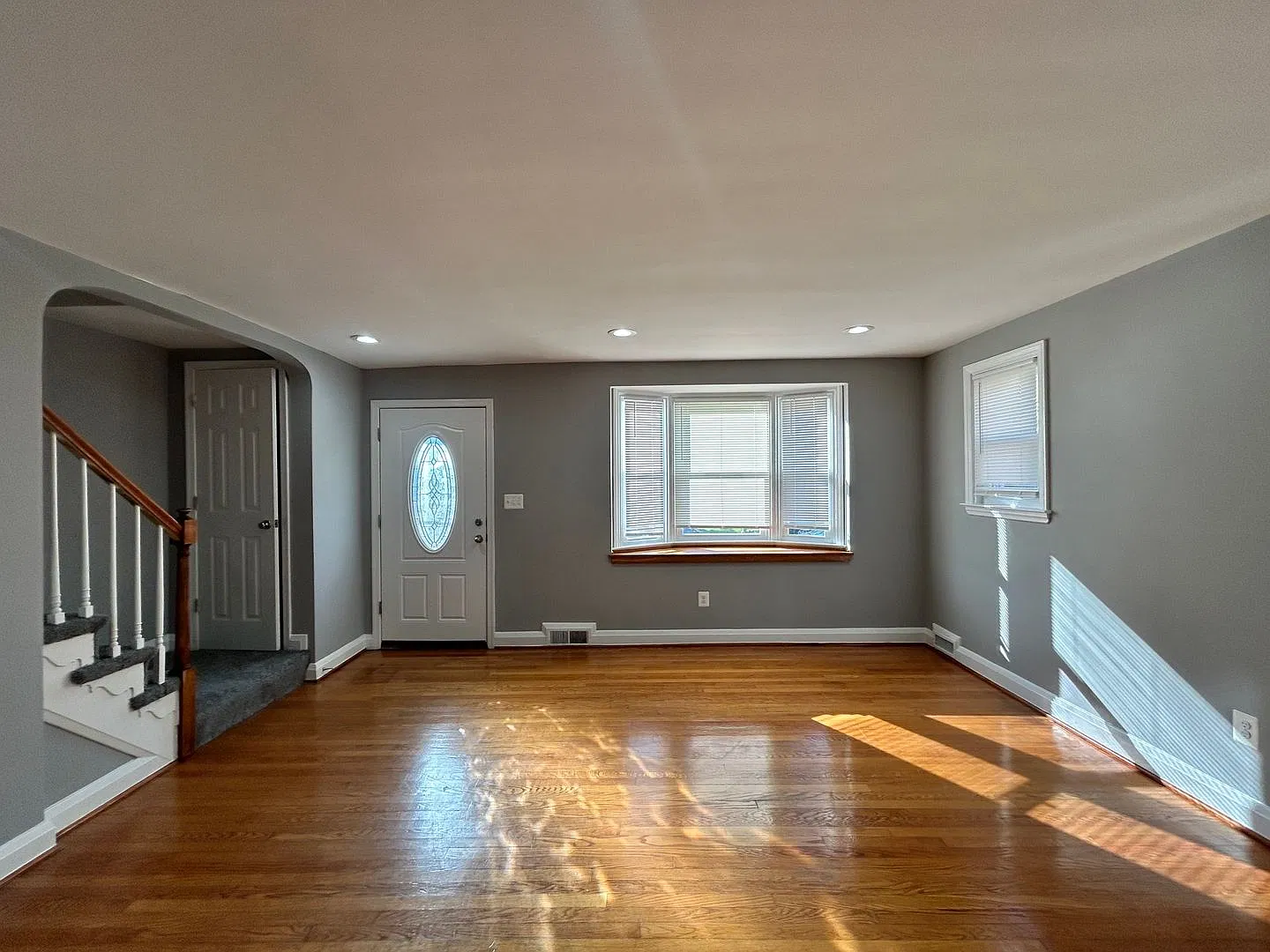 Baltimore - 3 bedrooms and 1 baths Available! — Photo 2