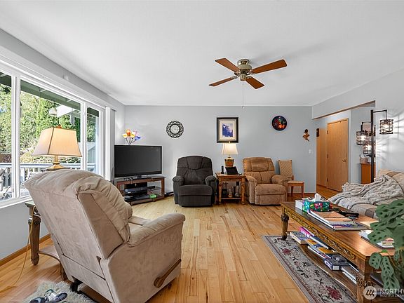 5th image of 13526 Huntley Place NW