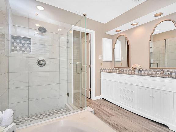 4th image of 2927 Highland Lakes Dr