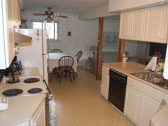 3rd image of 35644 Somerset St