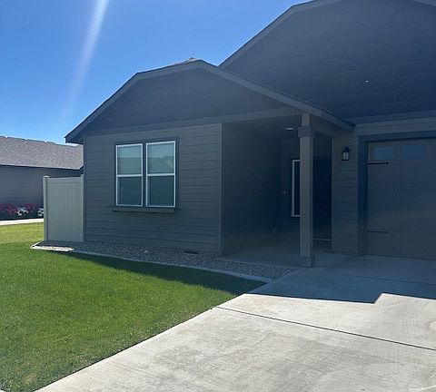 2nd image of 604 S Lakeland Dr