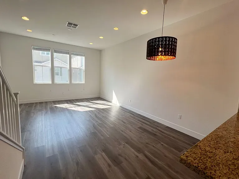 5569 Azalea Way — Photo 4