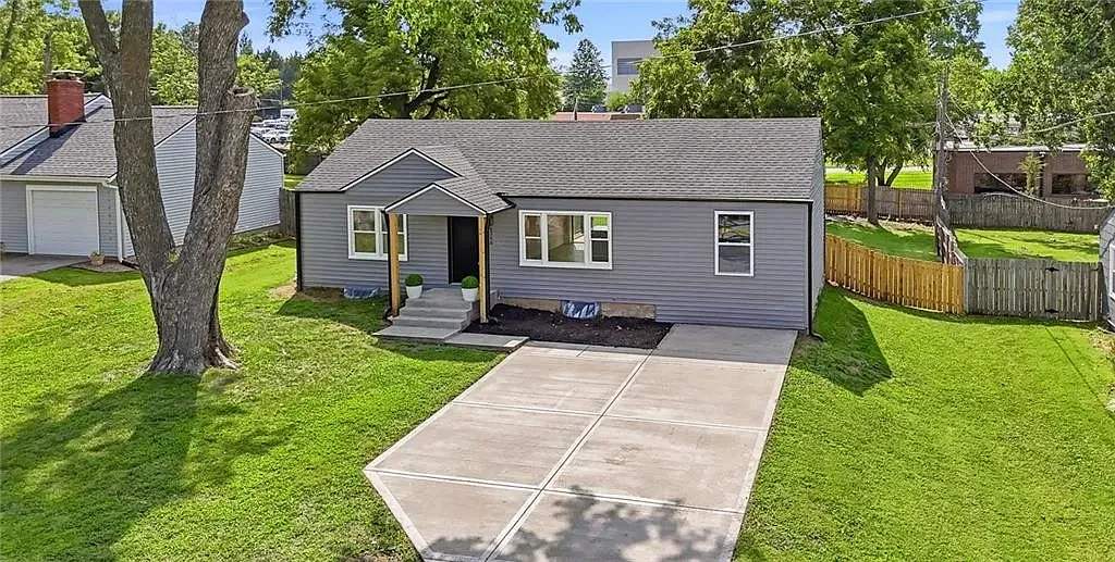 4 bed, 1685 sqft, $2,850 — Photo 2