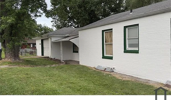 3 bed, 1076 sqft, $1,200 — Photo 2