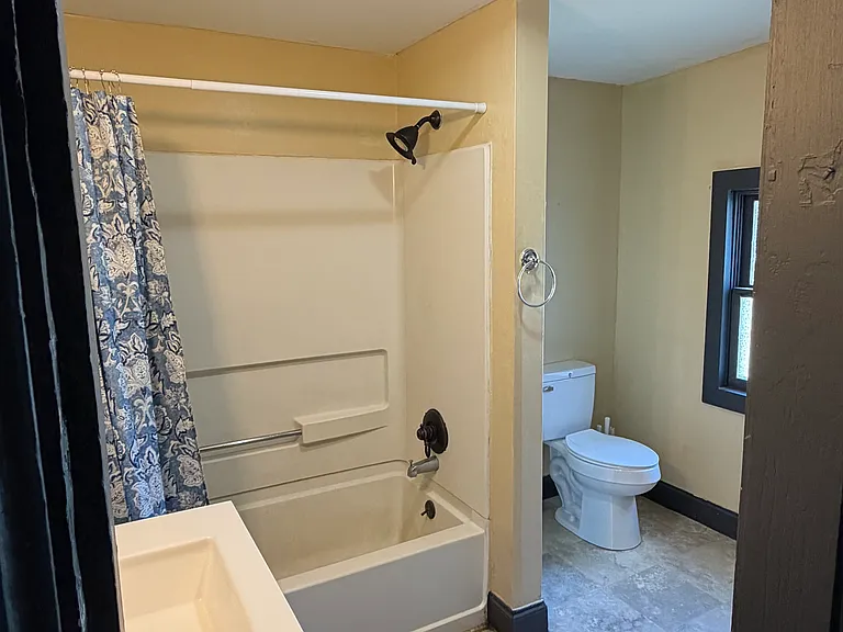 2361 E 5th Ave NE #B — Photo 9