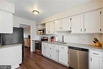 821 Stockbridge Dr — Photo 6