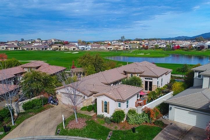 1st image of 833 Royal Troon Pl