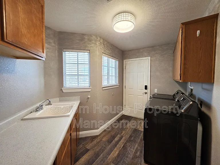 3630 E Vineyard Dr N — Photo 23