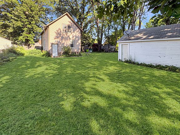 3rd image of 21332 Beechwood Ave