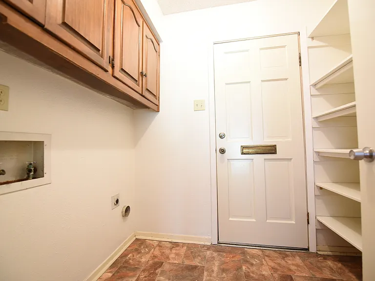 8945 Flicker Ln — Photo 16