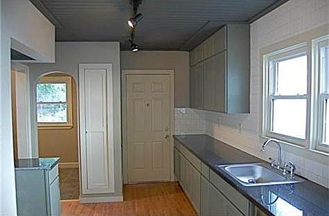 1st image of 924 E Gregory Blvd