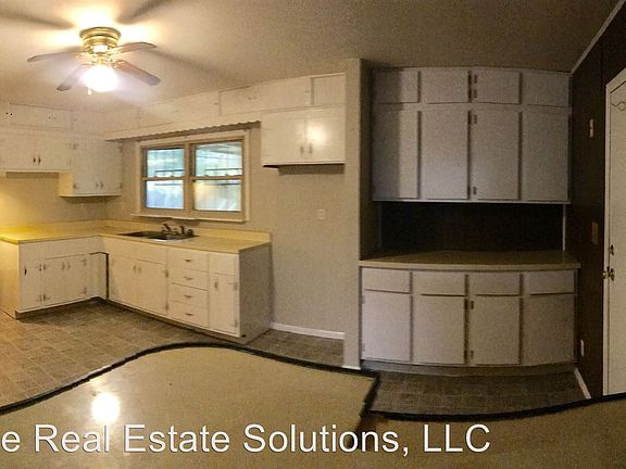 4th image of 3902 Chateau Dr