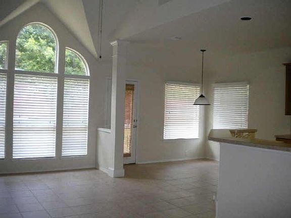 4th image of 3909 Mulberry Dr