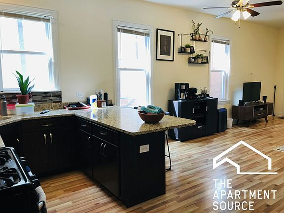 2nd image of 1624 N Fairfield Ave #1R
