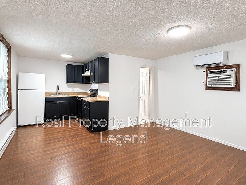 1st image of 933 Gillham Rd #935