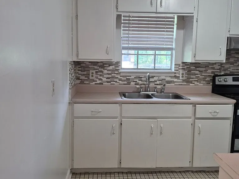 531 Ashmore Rd — Photo 10
