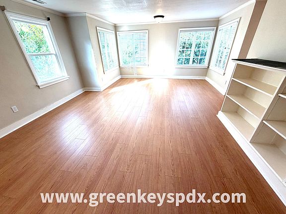 2nd image of 1136 SW Gibbs St #B
