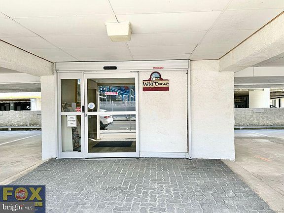 4th image of 801 E 10th St #357