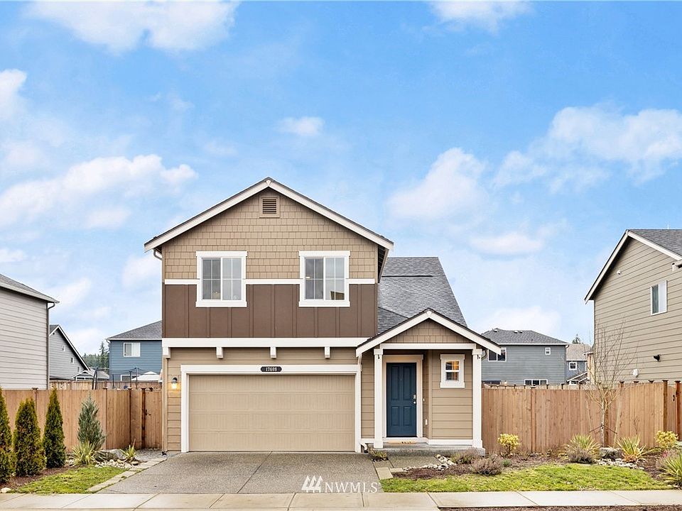 Fantastic two story, four bedroom DR Horton resale now to market.