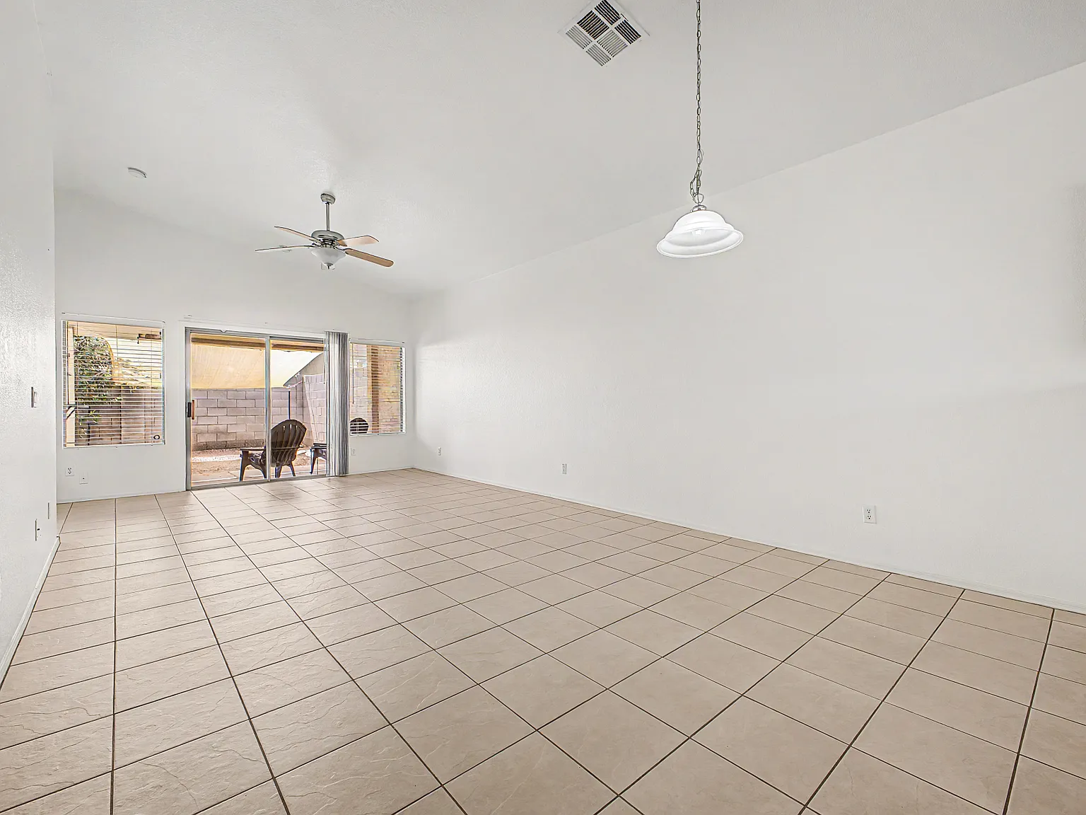 3 bed, 1240 sqft, $2,300 — Photo 2