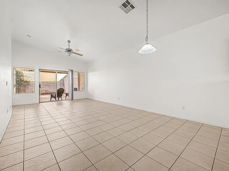 32 N Eaton Pl — Photo 2