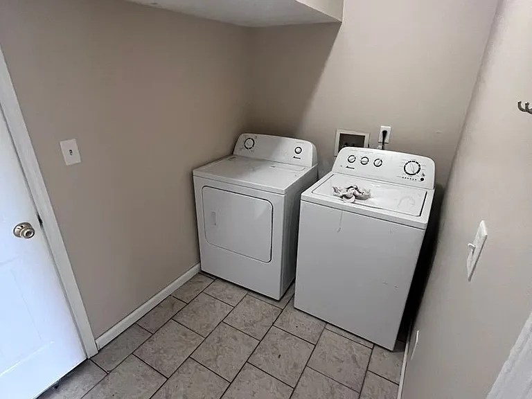 510 Fairington Ave — Photo 7