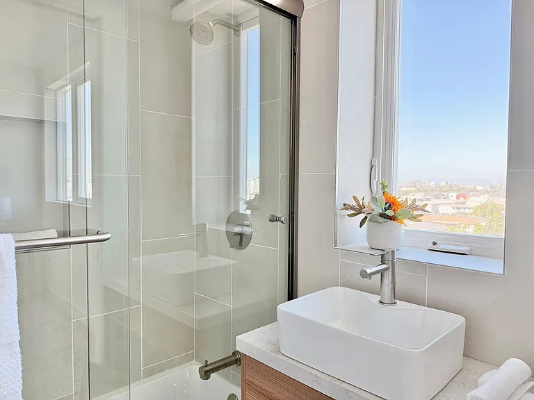 Penthouse 2 Bed 2.5 Bath