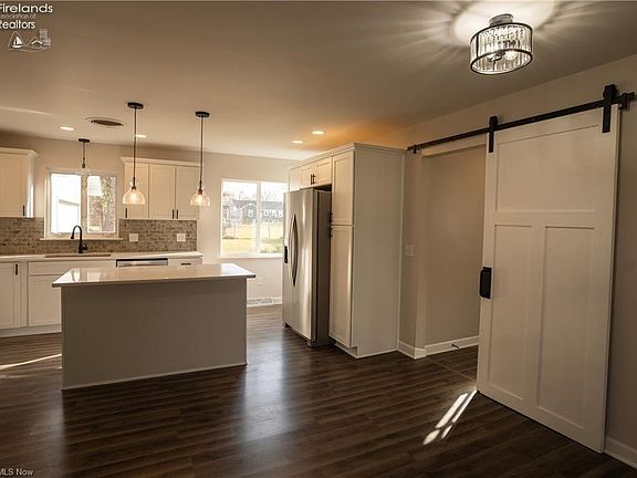 4th image of 218 Cedar Brook Ln