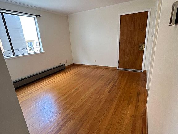 4th image of 40 Child St #40