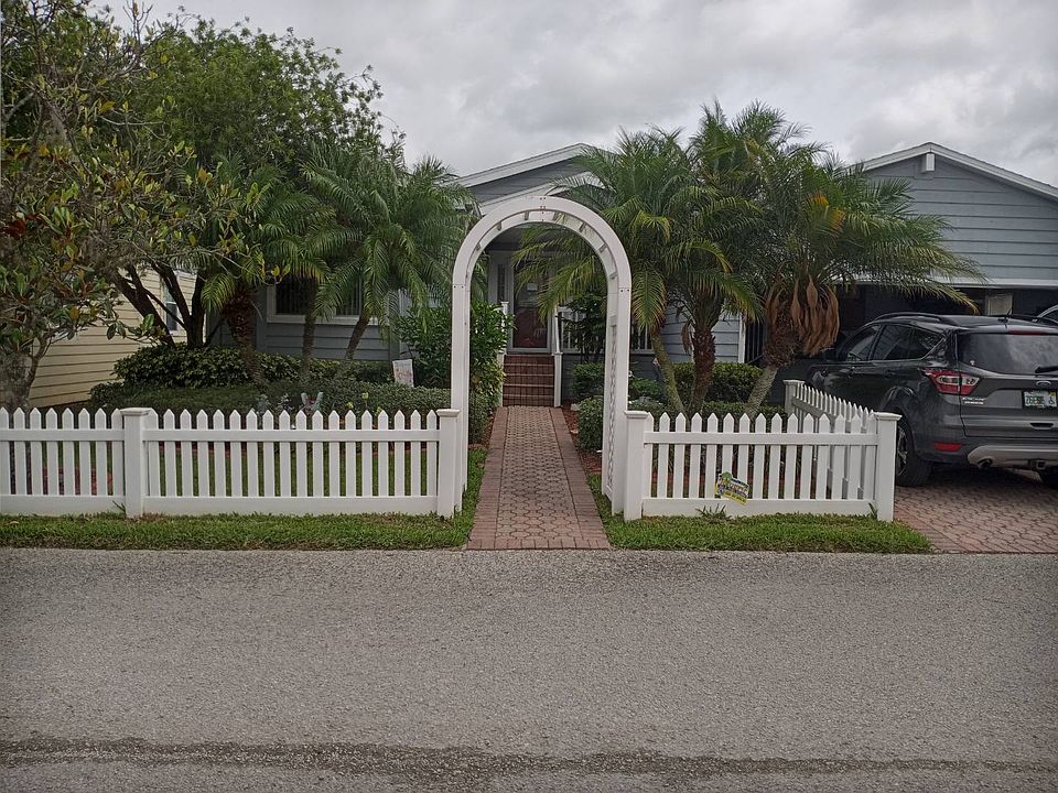 1st image of 806 Grand Arbor Way