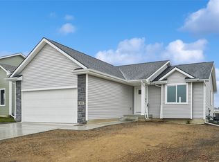 405 Fireside Northwest Dr, Bondurant, IA 50035
