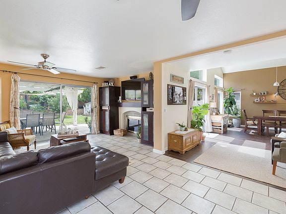 5th image of 39913 Calicia Ct