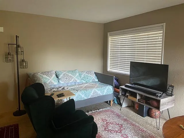 250 River St — Photo 1