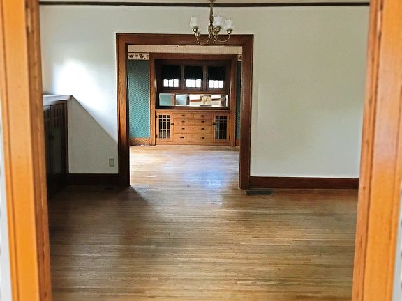2nd image of 801 A Ave E