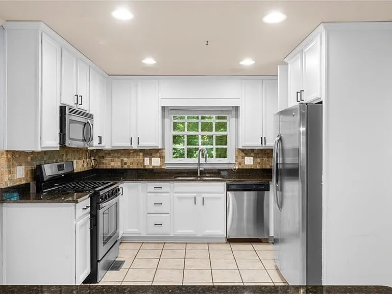5667 Colton Dr — Photo 12