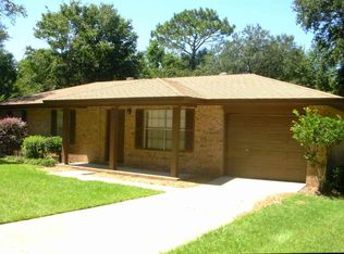 5755 Pine Ridge Dr, Milton, FL 32570