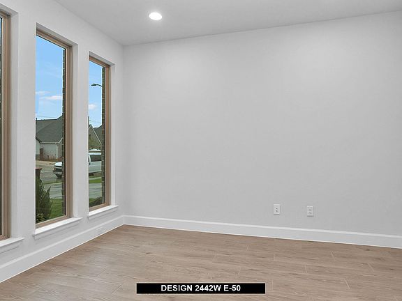 5th image of 7114 Bur Oak Bend Way