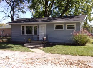 210 N Hammond St, Roodhouse, IL 62082