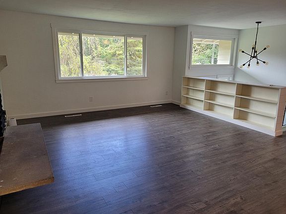 4th image of 11022 Dean Ct SW