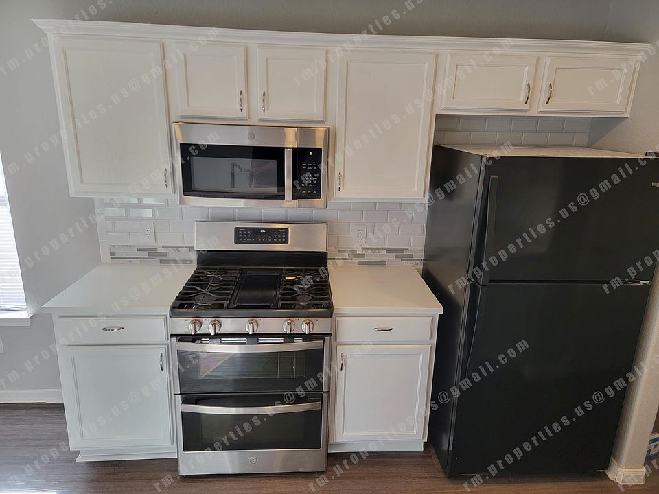 Updated appliances. Double oven range, microwave and fridge included