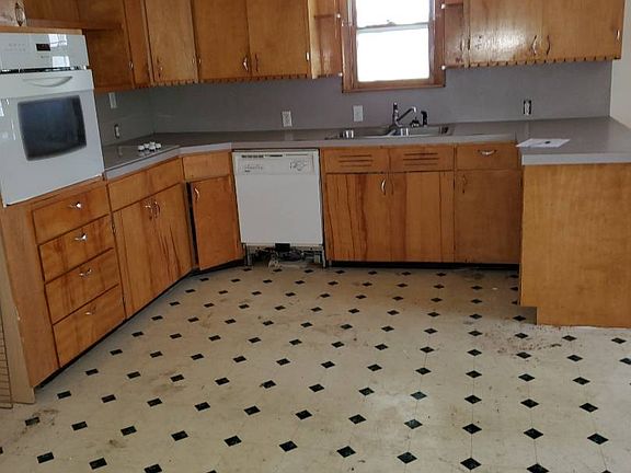 5th image of 122 N 2nd Ave