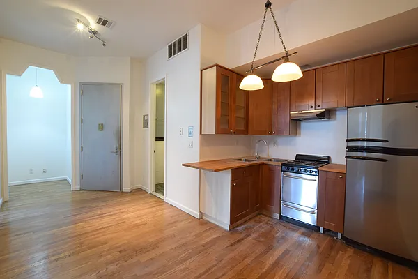 Rented by Maplewood Management | media 20