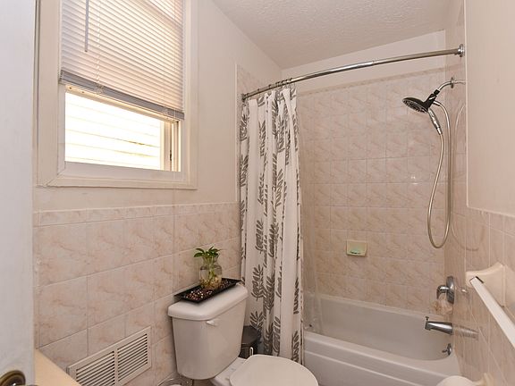 5th image of 299 Warburton Ave