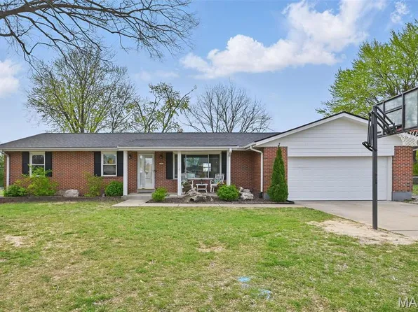 715 Clarence Dr, Saint Charles, MO 63301
